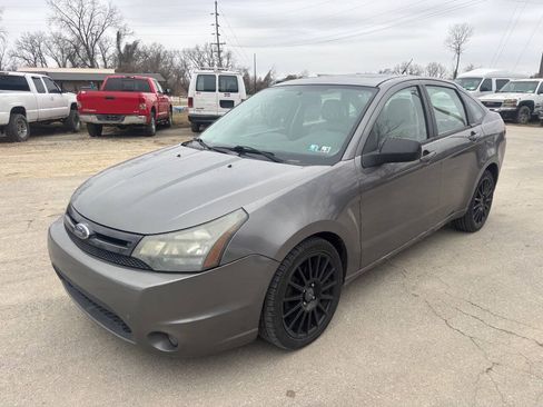 Used 2010 Ford Focus SES FWD image 2
