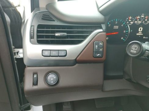 Used 2018 Chevrolet Suburban Premier image 28