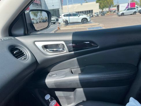 Used 2020 Nissan Pathfinder S FWD image 4