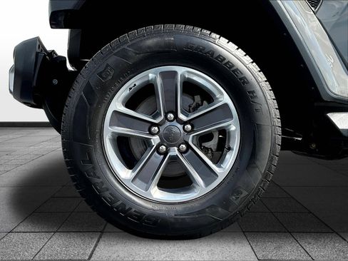 Used 2020 Jeep Wrangler Unlimited Sahara AWD/4WD image 36