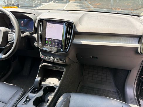 Used 2025 Volvo XC40 B5 Core AWD/4WD image 19