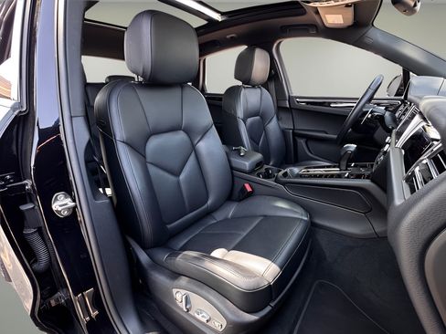 Used 2025 Porsche Macan Turbo AWD/4WD image 18