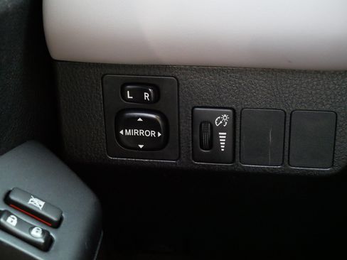 Used 2016 Toyota RAV4 XLE AWD/4WD image 27