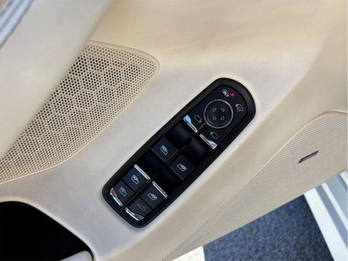 Used 2014 Porsche Panamera 4S image 22