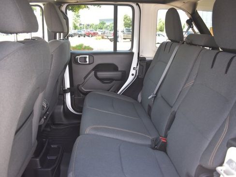 Used 2024 Jeep Wrangler Unlimited AWD/4WD image 15