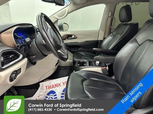 Used 2018 Chrysler Pacifica Touring-L image 22