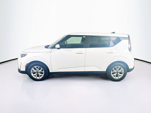 Used 2025 Kia Soul LX w/ LX Technology Package FWD image 4