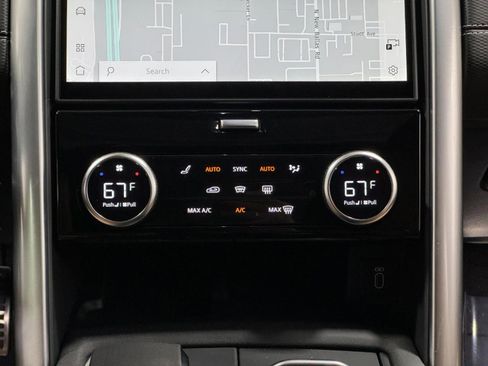 Used 2026 Land Rover Discovery Limited Edition image 16