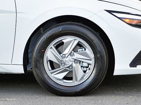 New 2026 Hyundai Elantra SE image 8