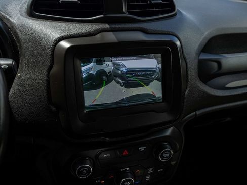 Used 2019 Jeep Renegade Latitude w/ Cold Weather Group AWD/4WD image 22
