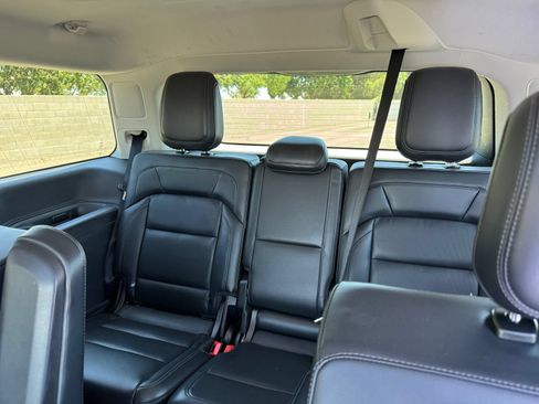Used 2025 Lincoln Navigator Reserve AWD/4WD image 18