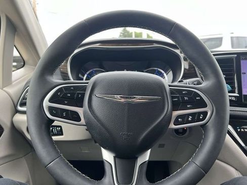 Used 2022 Chrysler Pacifica Limited FWD image 10