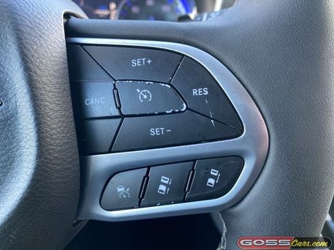 Certified 2024 Chrysler Pacifica Touring-L image 16