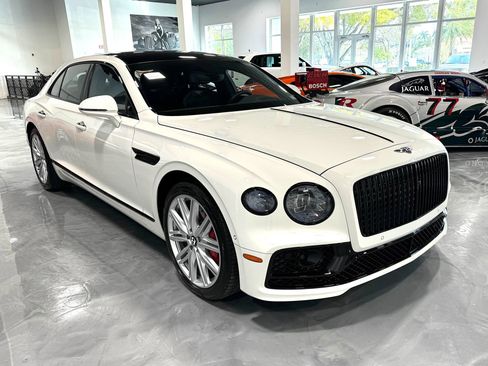 Used 2023 Bentley Flying Spur V8 AWD/4WD image 14