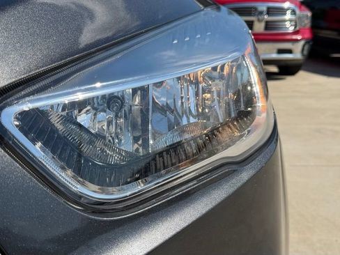 Used 2019 Ford Escape SE FWD image 9