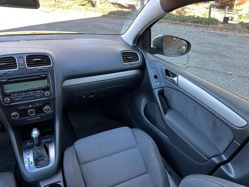 Used 2011 Volkswagen Golf 4-Door FWD image 29
