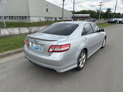 Used 2011 Toyota Camry SE w/ SE Extra-Value Pkg #1 FWD image 3