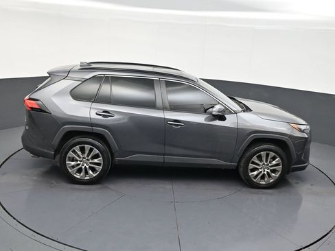Used 2022 Toyota RAV4 XLE Premium image 18