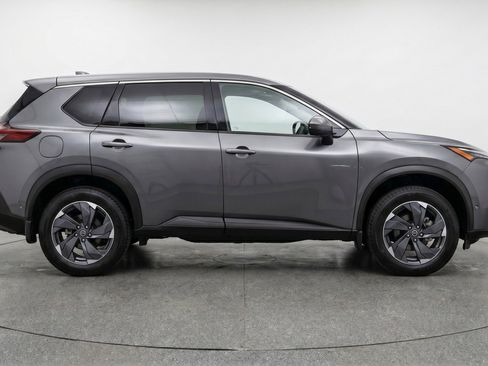 Used 2025 Nissan Rogue SV FWD image 11