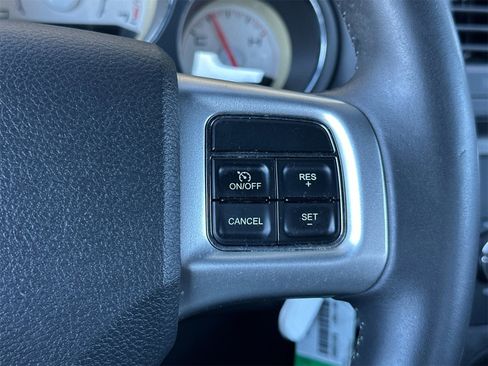 Used 2013 Dodge Challenger SXT image 24