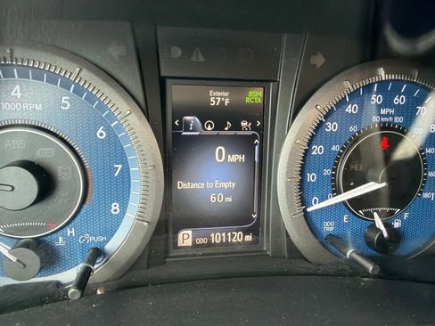 Used 2019 Toyota Sienna XLE w/ XLE Navigation Package FWD image 15