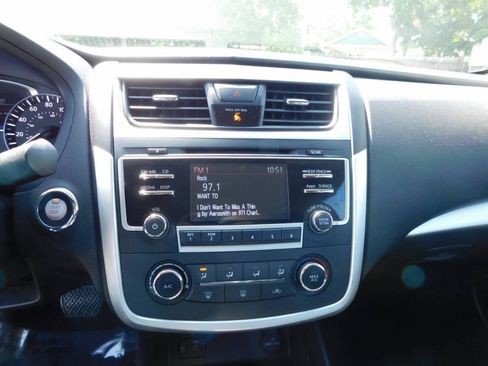 Used 2016 Nissan Altima 2.5 S w/ Power Driver Seat Package FWD image 10