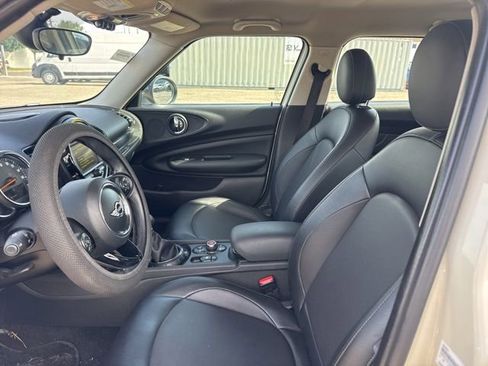 Used 2017 MINI Cooper Clubman FWD image 9