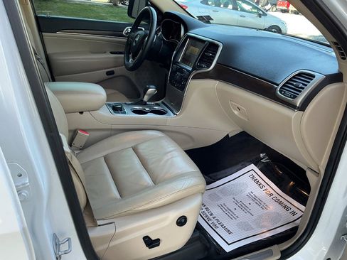 Used 2017 Jeep Grand Cherokee Limited image 24