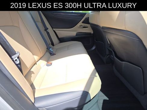 Used 2019 Lexus ES 300h Ultra Luxury w/ Accessory Package 2 FWD image 13