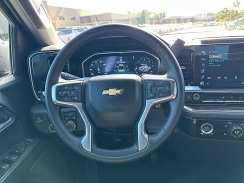 Used 2023 Chevrolet Silverado 1500 LT AWD/4WD image 19