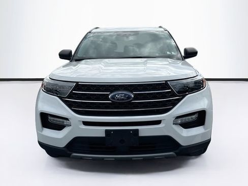 Certified 2022 Ford Explorer XLT w/ Equipment Group 202A AWD/4WD image 3