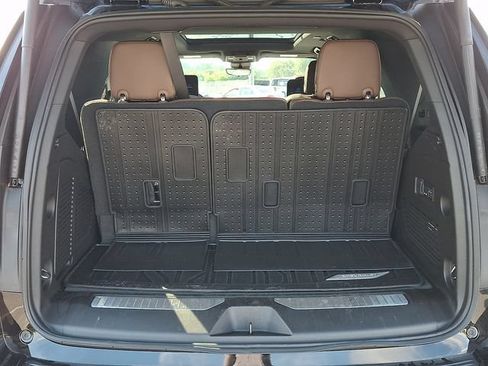 Used 2025 Chevrolet Tahoe High Country AWD/4WD image 25