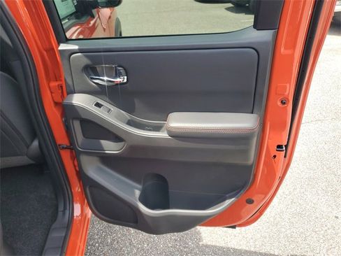Used 2025 Nissan Frontier PRO-4X image 29