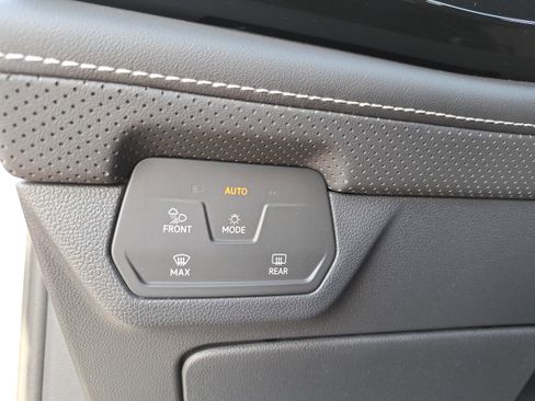 Certified 2025 Volkswagen Atlas Cross Sport SE w/ Black Wheel Package image 25