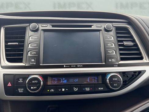 Used 2018 Toyota Highlander Limited AWD/4WD image 12