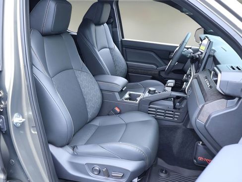 Certified 2025 Toyota Tacoma Limited AWD/4WD image 21