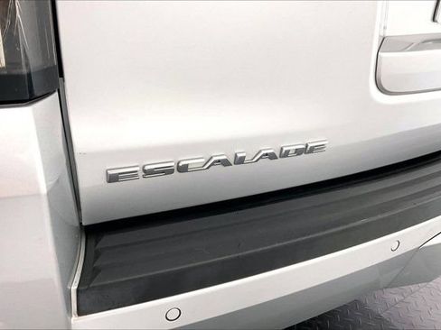 Used 2019 Cadillac Escalade ESV Luxury AWD/4WD image 30