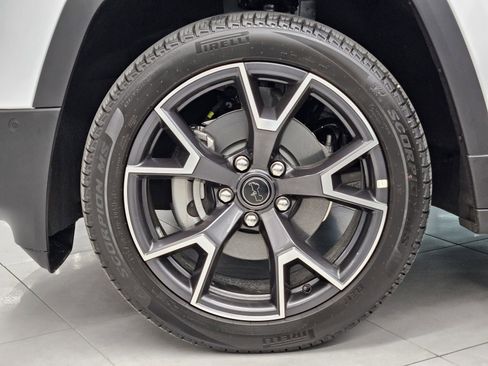 New 2026 Jeep Cherokee Overland image 9