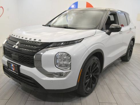 Used 2023 Mitsubishi Outlander SEL image 1