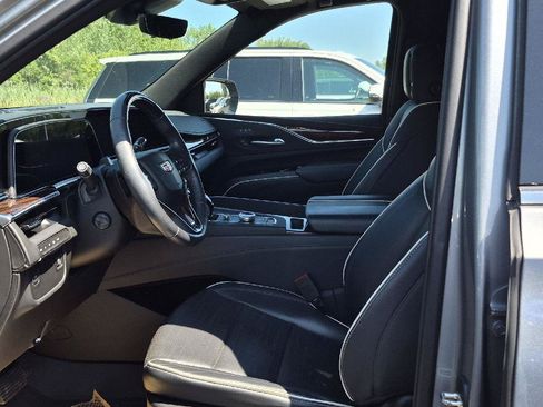 Used 2023 Cadillac Escalade ESV Premium Luxury AWD/4WD image 4