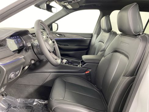 Used 2025 Jeep Grand Cherokee L Overland w/ Trailer Tow Package image 17