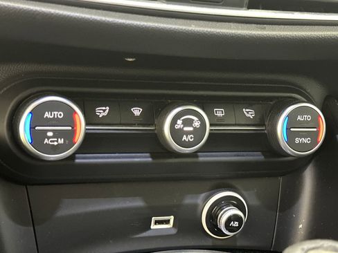 Used 2019 Alfa Romeo Stelvio AWD image 19