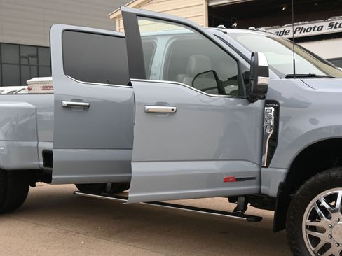 Used 2026 Ford F350 Platinum w/ Platinum Plus Package image 19