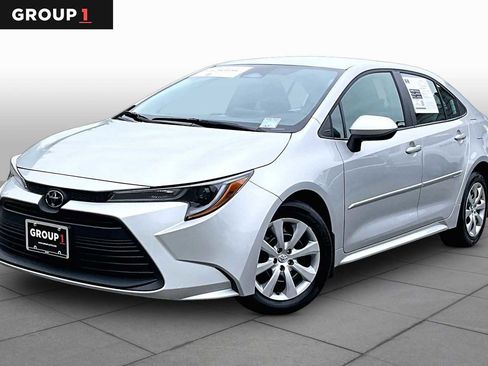 Certified 2025 Toyota Corolla LE FWD image 1