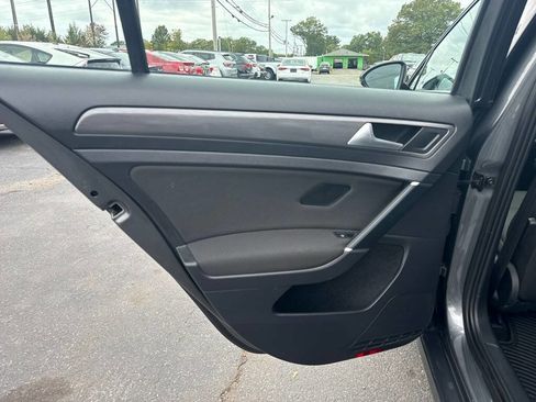 Used 2019 Volkswagen e-Golf SE w/ Driver Assistance Package image 30