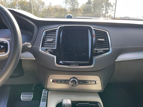 Used 2022 Volvo XC90 T8 R-Design w/ Advanced Package image 19