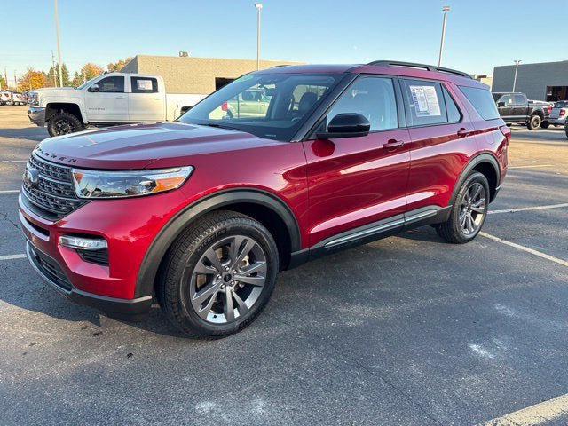 Used 2024 Ford Explorer XLT w/ Equipment Group 202A AWD/4WD image 17