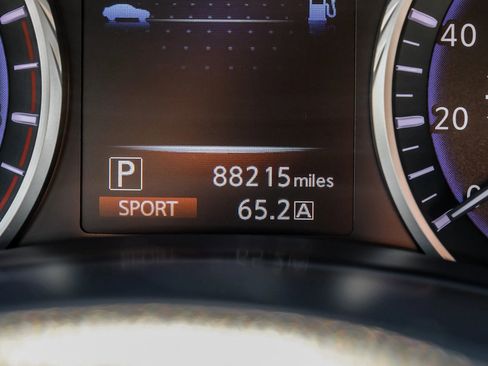 Used 2017 INFINITI Q60 3.0t w/ Cargo Package RWD image 24