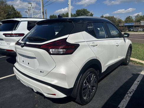 Used 2023 Nissan Kicks SV image 6