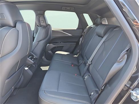 New 2024 Cadillac Lyriq Luxury image 17